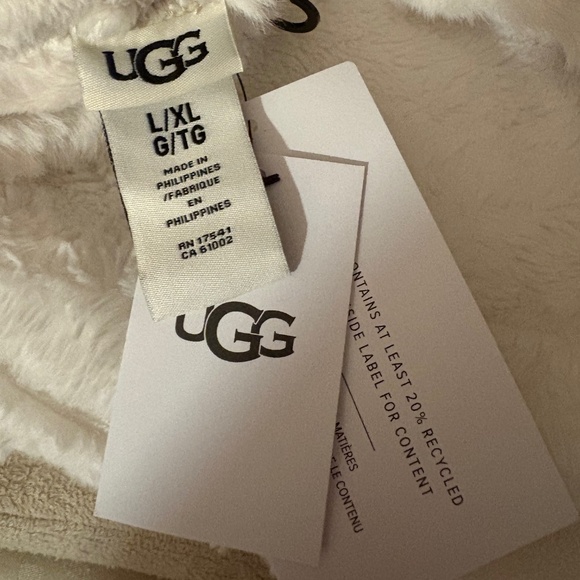 UGG Women's Faux Fur Fingerless Glove - Picture 5 of 11